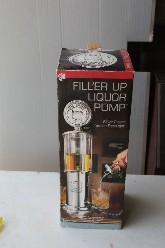 lot 5 image: vintage-style Godinger Filler Up Liquor Pump