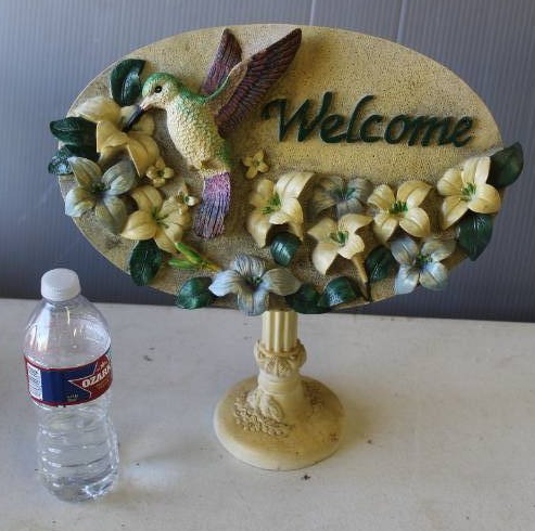 lot 11 image: hummingbird welcome plaque