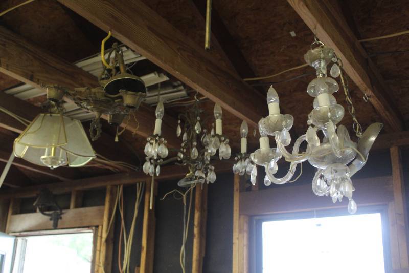 lot 111 image: vintage crystal