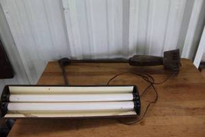 lot 56 image: Desk lamp