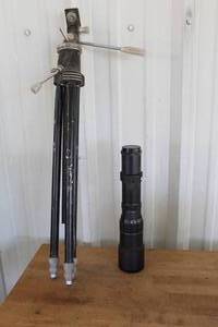lot 89 image: vintage telephoto camera lens,and tripod