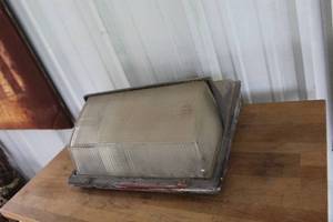 lot 101 image: wall light fixture