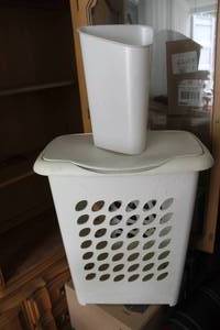 lot 121 image: Laundry basket and small trash can