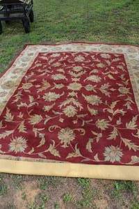 lot 122 image: Rug