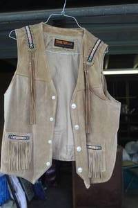 lot 80 image: 3B West tan suede leather vest with fringe and bead details size XXL