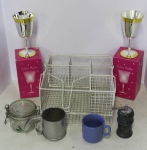lot 162 image: variety of tabletop kitchen and dining accessories