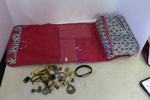 lot 192 image: collection of assorted fashion jewelry