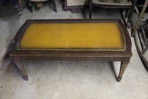 lot 233 image: Vintage coffee table