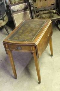 lot 236 image: Drop leaf end table