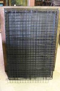 lot 254 image: Large Dog kennel