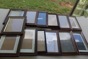 lot 284 image: Picture frames