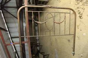 lot 304 image: vintage-style metal bed frame