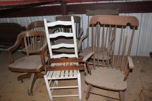 lot 309 image: Lot of chairs for parts or needs repairs