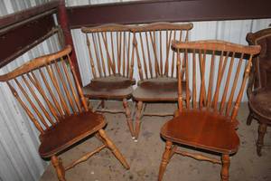 lot 310 image: Lot of chairs for parts or needs repairs