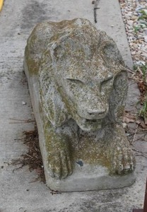 lot 322 image: lion statue