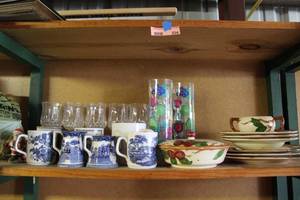 lot 334 image: Shelf full of leftovers from the last auction