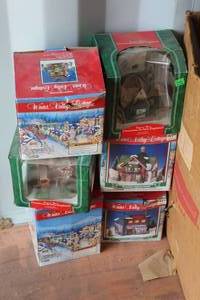 lot 366 image: Little village houses