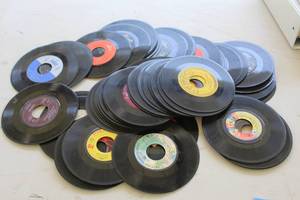 lot 389 image: vintage 45 RPM 7-inch vinyl records
