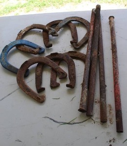 lot 413 image: Horseshoe game