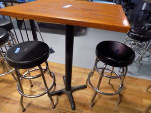 lot 8 image: Bistro height table 30 X 24  with 2  barstools
