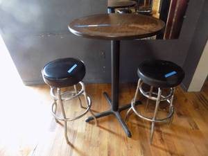 lot 14 image: Bistro height table   30 D  with 2  barstools round