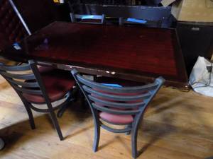 lot 24 image: Diner table rectangle  with 4 diner chairs metal frame red seat