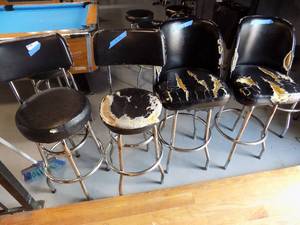 lot 32 image: Bar seats x 4 need some TLC