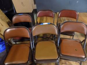 lot 49 image: 6  Metal folding chairs