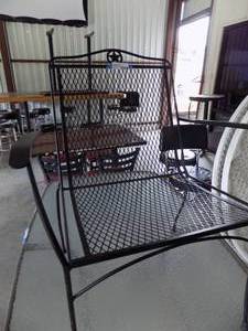 lot 59 image: Metal patio chair