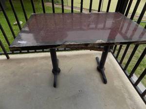 lot 68 image: Rectangle  table with glazed top