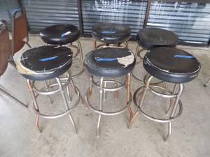 lot 76 image: 6 barstool a few need TLC