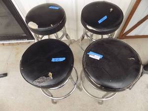 lot 82 image: 4 bar stools