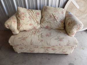 lot 67 image: International furniture chair and half sleeper cream color with floral cushions