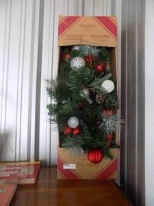 lot 89 image: Holiday LED lights garland with ornaments  feet