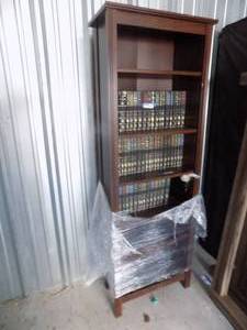 lot 114 image: Book case 6 foot x 24 inch wide