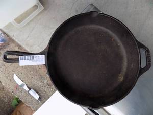 lot 117 image: Large Cast iron skillet