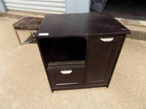 lot 124 image: Dark wood side table drawer and cabinet