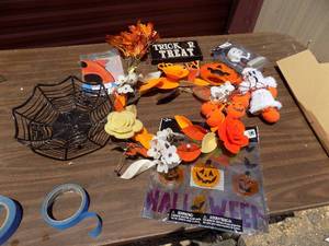 lot 154 image: FALL DECORATIONS