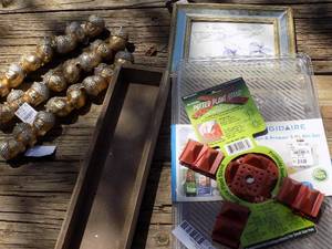 lot 175 image: Cruet set, fridge tray Thanksgiving decor and more