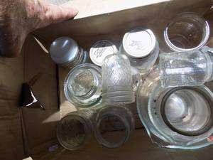 lot 182 image: Canning jars and Pyrex measuring cups