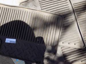 lot 184 image: Car floor mats