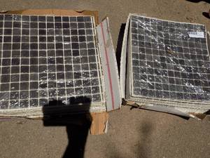lot 185 image: Glass tile 25 sheet  12 X 12