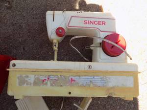 lot 196 image: Vintage kids singer sewing machine