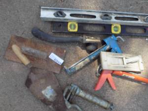 lot 218 image: Levels x2 , caulk guns, Scraper, trowel, grease gun