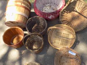 lot 215 image: Baskets