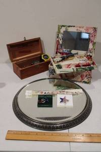 lot 20 image: Vanity mirror and jewelry boxes with jewelry