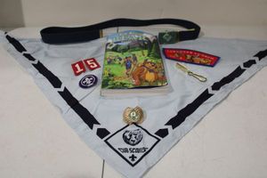 lot 22 image: Cub Scouts items