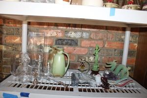 lot 96 image: Home dcor with Frankoma pitchers