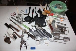 lot 91 image: kitchen cooking items