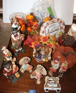 lot 82 image: Fall and Thanksgiving dcor